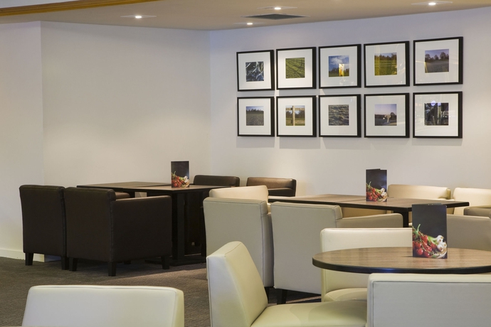 Imagen del bar/restaurante del Hotel Holiday Inn Taunton, An Ihg. Foto 2