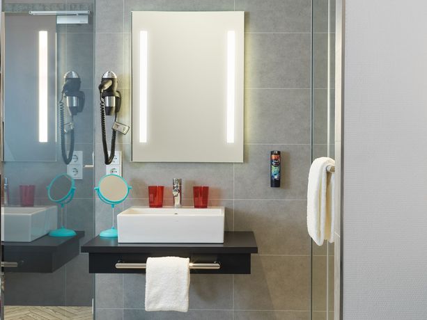 Imagen del bar/restaurante del Hotel Holiday Inn - The Niu, Franz Vienna. Foto 17