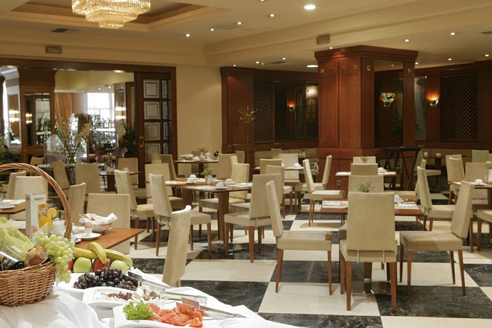 Imagen del bar/restaurante del Hotel Holiday Inn Thessaloniki, An Ihg. Foto 3