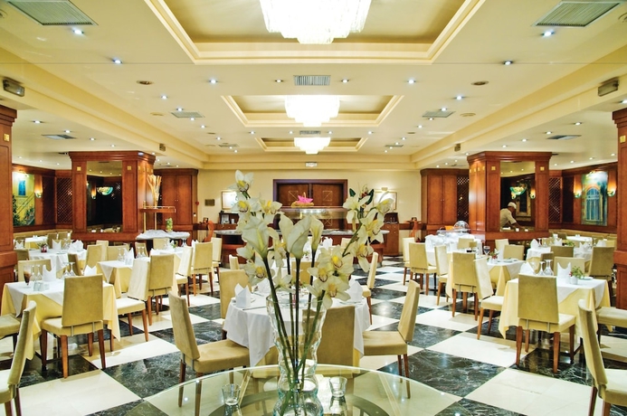 Imagen del bar/restaurante del Hotel Holiday Inn Thessaloniki, An Ihg. Foto 4