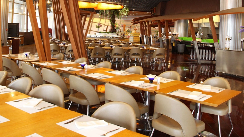 Imagen del bar/restaurante del Hotel Holiday Inn Tianjin Binhai, An Ihg. Foto 3