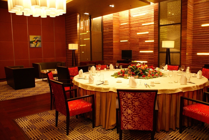 Imagen del bar/restaurante del Hotel Holiday Inn Tianjin Binhai, An Ihg. Foto 6