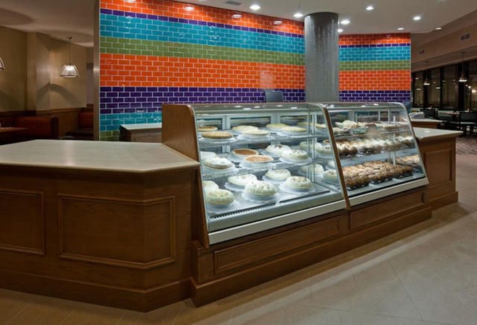 Imagen del bar/restaurante del Hotel Holiday Inn Toronto Airport East, An Ihg. Foto 6