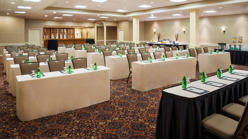 Imagen de los interiores del Hotel Holiday Inn Toronto-yorkdale. Foto 14