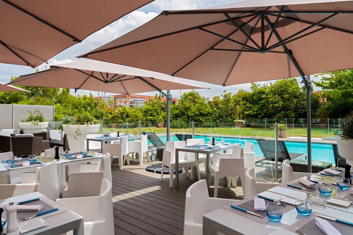 Imagen del bar/restaurante del Hotel Holiday Inn Toulouse Airport, An Ihg. Foto 2