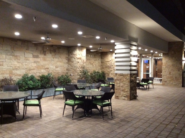 Imagen del bar/restaurante del Hotel Holiday Inn Trophy Club. Foto 4