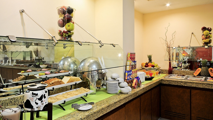 Imagen del bar/restaurante del Hotel Holiday Inn Uruapan. Foto 4