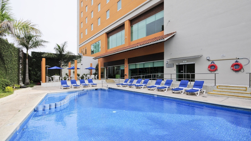 Imagen de la piscina del Hotel Holiday Inn Uruapan. Foto 15