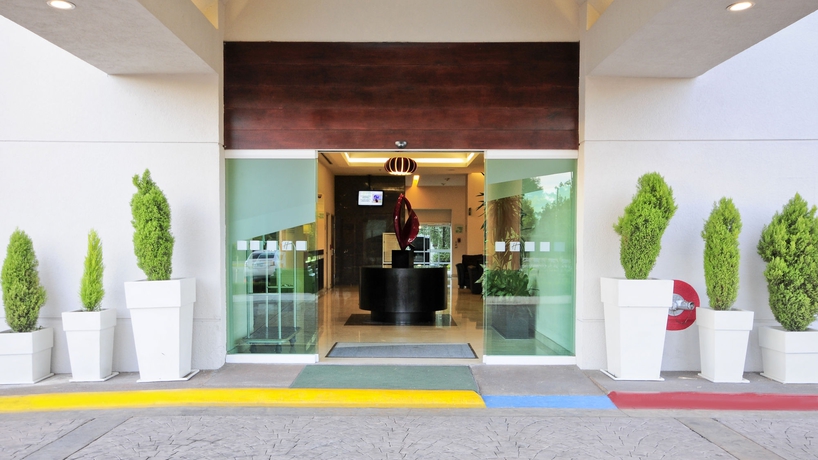 Imagen de los exteriores del Hotel Holiday Inn Uruapan. Foto 10