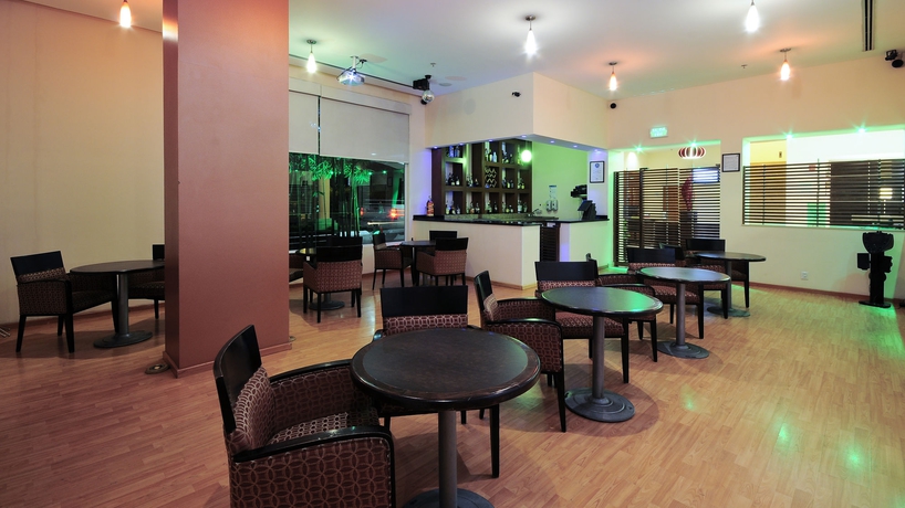Imagen del bar/restaurante del Hotel Holiday Inn Uruapan. Foto 6