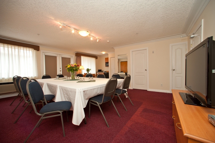 Imagen de los interiores del Hotel Holiday Inn Victoria Elk Lake, An Ihg. Foto 8