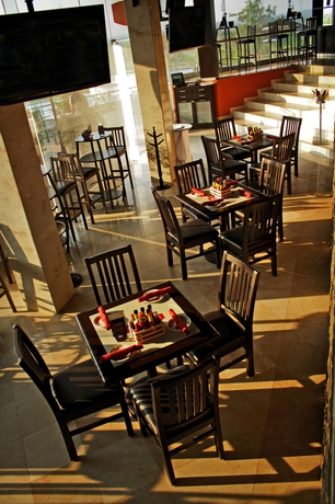 Imagen del bar/restaurante del Hotel Holiday Inn Villahermosa Aeropuerto, An Ihg. Foto 5