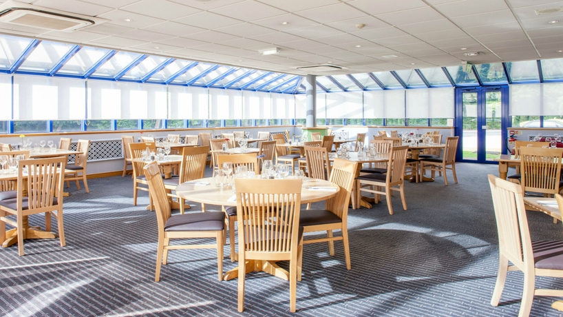 Imagen del bar/restaurante del Hotel Holiday Inn Warrington, An Ihg. Foto 3