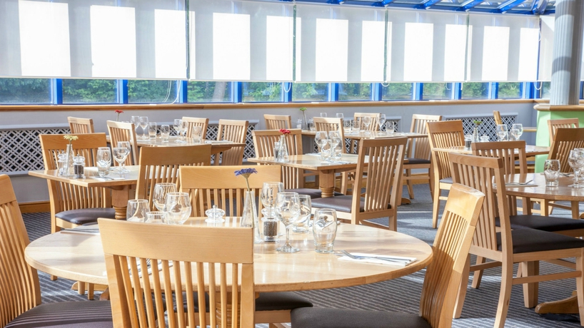 Imagen del bar/restaurante del Hotel Holiday Inn Warrington, An Ihg. Foto 4