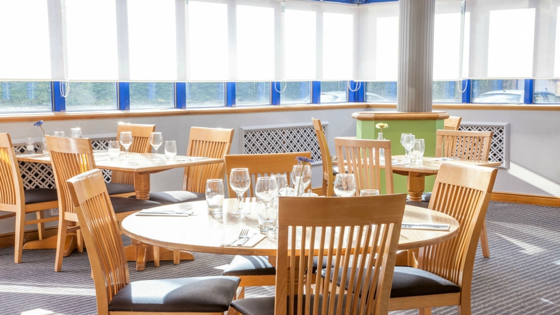 Imagen del bar/restaurante del Hotel Holiday Inn Warrington, An Ihg. Foto 6