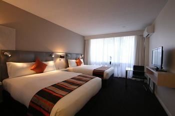 Imagen del bar/restaurante del Hotel Holiday Inn Warwick Farm, An Ihg. Foto 3