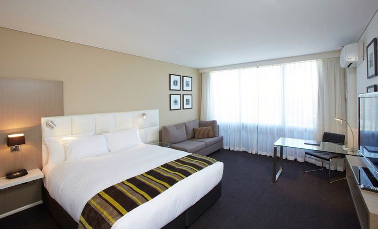 Imagen de los exteriores del Hotel Holiday Inn Warwick Farm, An Ihg. Foto 13