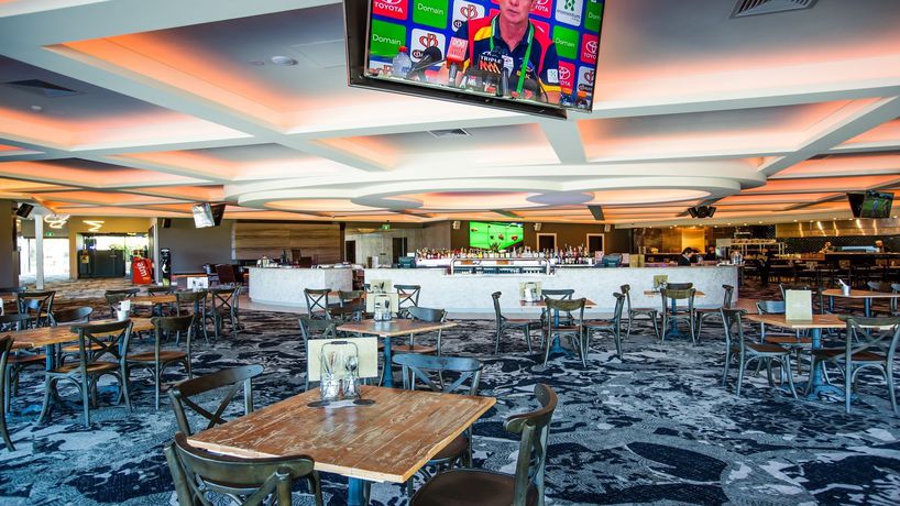 Imagen del bar/restaurante del Hotel Holiday Inn Warwick Farm, An Ihg. Foto 5