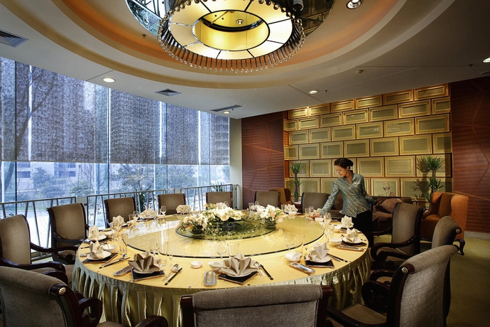 Imagen del bar/restaurante del Hotel Holiday Inn West & East Century City Chengdu. Foto 8