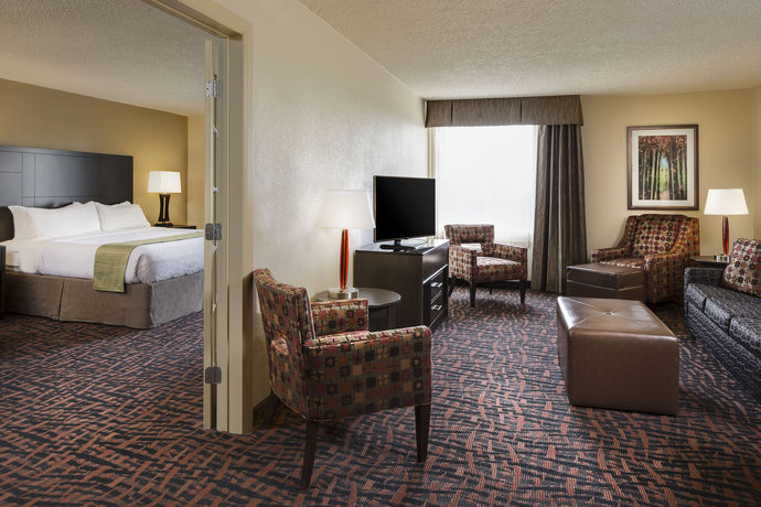 Imagen de los interiores del Hotel Holiday Inn Wichita East I-35, An Ihg. Foto 14