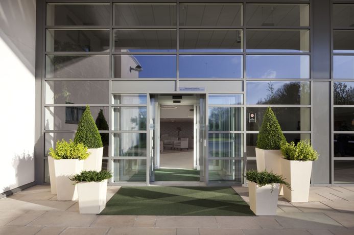 Imagen de los exteriores del Hotel Holiday Inn Winchester, An Ihg. Foto 9