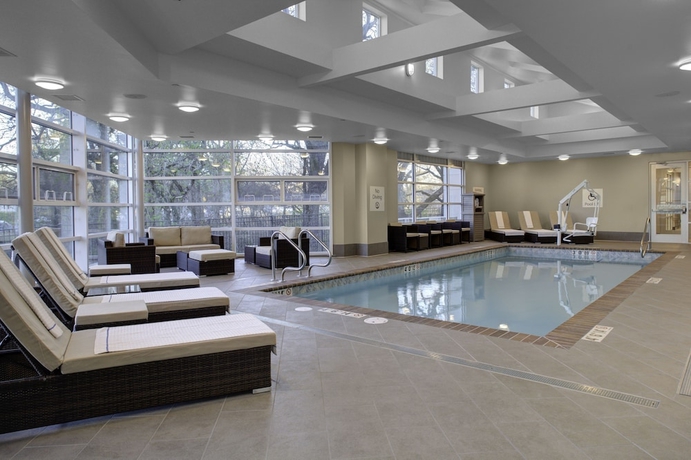 Imagen de la piscina del Hotel Holiday Inn Windsor - Wine Country. Foto 19