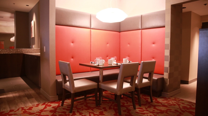 Imagen del bar/restaurante del Hotel Holiday Inn Winnipeg South, An Ihg. Foto 5