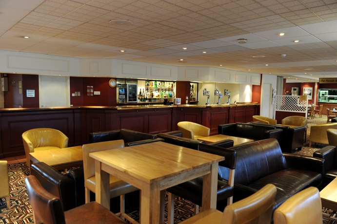 Imagen del bar/restaurante del Hotel Holiday Inn Wolverhampton - Racecourse, An Ihg. Foto 4