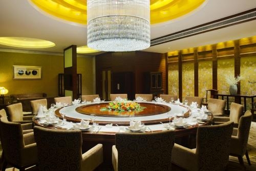Imagen del bar/restaurante del Hotel Holiday Inn Yinchuan International Trade Centre. Foto 3