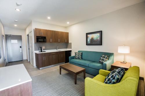 Imagen de la habitación del Hotel Holiday Inn & Suites Calgary South - Conference Ctr by IHG. Foto 11