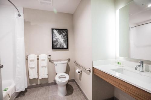 Imagen general del Hotel Holiday Inn & Suites Calgary South - Conference Ctr by IHG. Foto 1