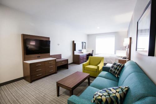 Imagen de la habitación del Hotel Holiday Inn & Suites Calgary South - Conference Ctr by IHG. Foto 18