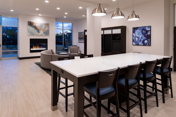 Imagen de los interiores del Hotel Holiday Inn & Suites - Farmington Hills - Detroit. Foto 19