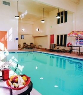 Imagen de la piscina del Hotel Holiday Inn & Suites Mammoth Lakes. Foto 2