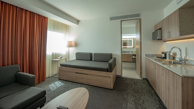 Imagen de la habitación del Hotel Holiday Inn & Suites Merida La Isla, an IHG. Foto 4