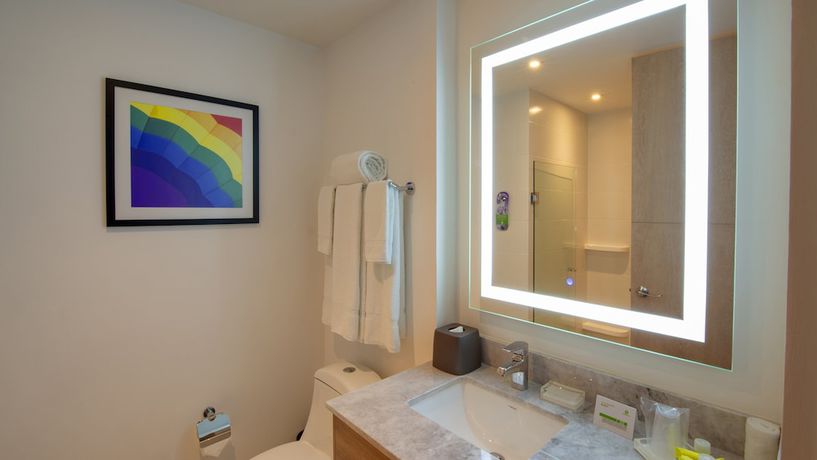 Imagen de la habitación del Hotel Holiday Inn & Suites Merida La Isla, an IHG. Foto 5