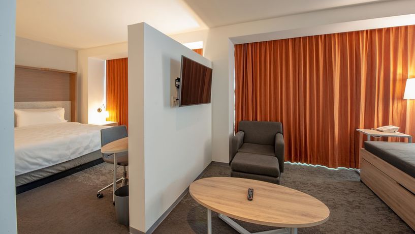 Imagen de la habitación del Hotel Holiday Inn & Suites Merida La Isla, an IHG. Foto 15