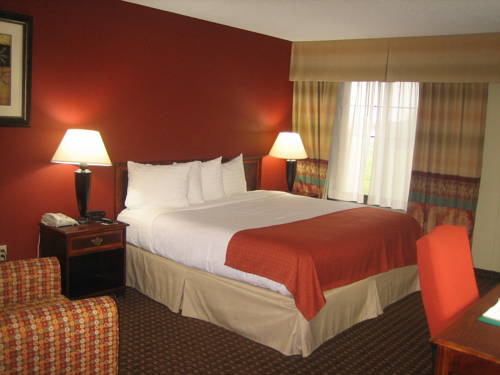 Imagen de la habitación del Hotel Holiday Inn & Suites Owatonna. Foto 8