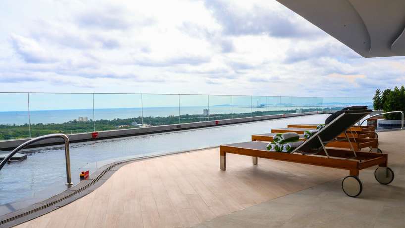 Imagen de la piscina del Hotel Holiday Inn & Suites Rayong City Centre, an IHG Hotel. Foto 17