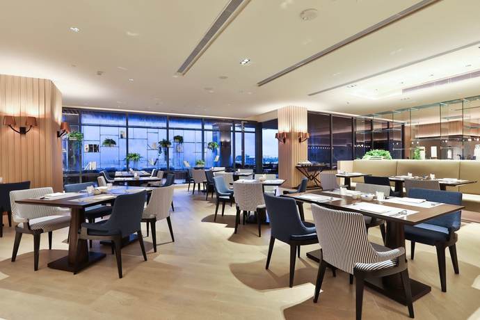 Imagen del bar/restaurante del Hotel Holiday Inn & Suites Rayong City Centre, an IHG Hotel. Foto 4