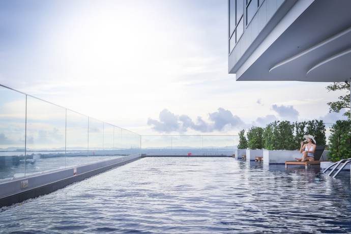 Imagen de la piscina del Hotel Holiday Inn & Suites Rayong City Centre, an IHG Hotel. Foto 19