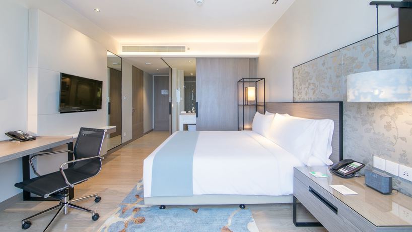 Imagen de la habitación del Hotel Holiday Inn & Suites Rayong City Centre, an IHG Hotel. Foto 11