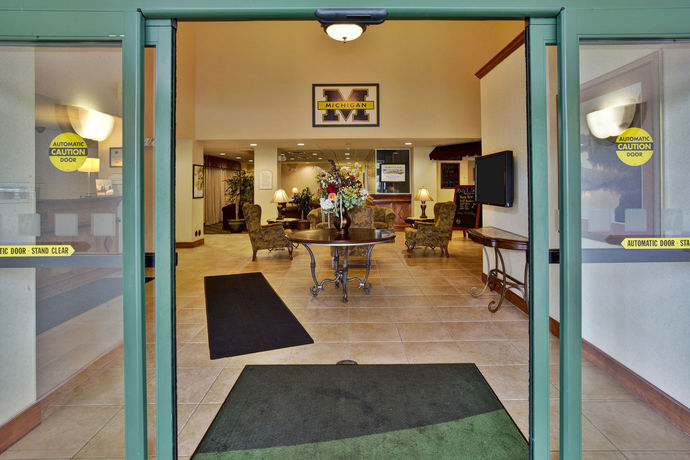 Imagen del bar/restaurante del Hotel Holiday Inn and Suites Ann Arbor Univ Michigan Area, An Ihg. Foto 3