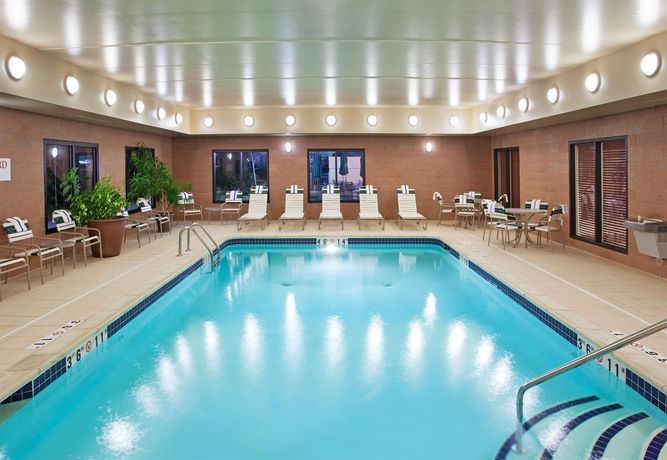 Imagen de la piscina del Hotel Holiday Inn and Suites Ann Arbor Univ Michigan Area, An Ihg. Foto 16
