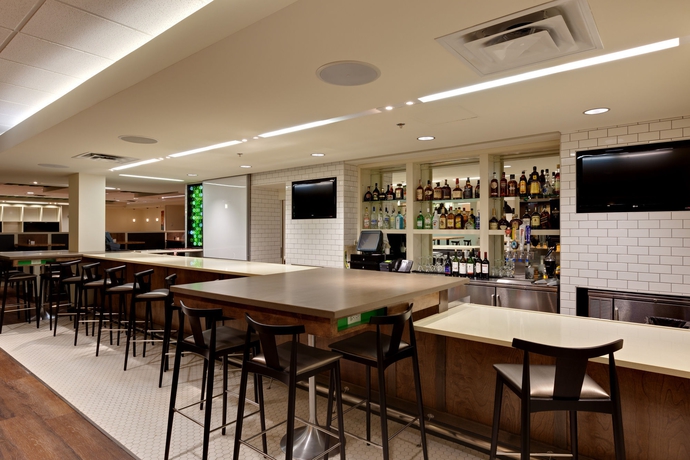 Imagen del bar/restaurante del Hotel Holiday Inn and Suites Atlanta Airport-north, An Ihg. Foto 4