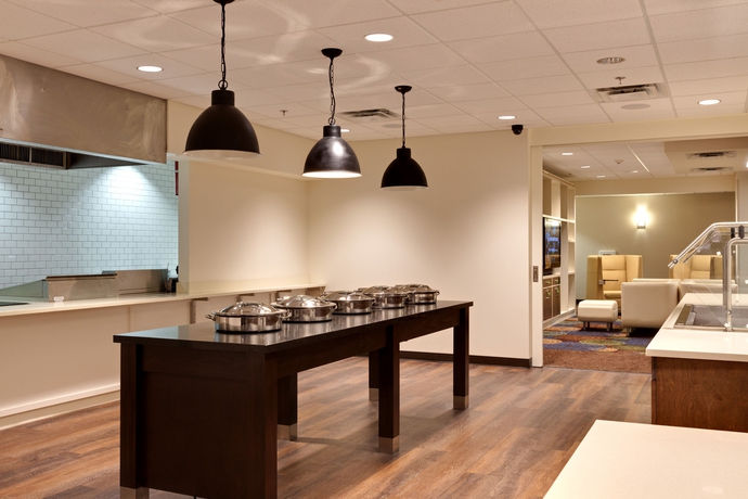 Imagen del bar/restaurante del Hotel Holiday Inn and Suites Atlanta Airport-north, An Ihg. Foto 6