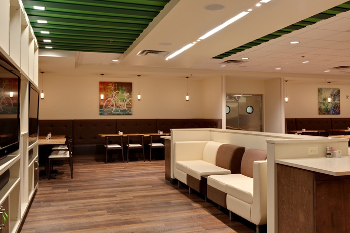 Imagen del bar/restaurante del Hotel Holiday Inn and Suites Atlanta Airport-north, An Ihg. Foto 8