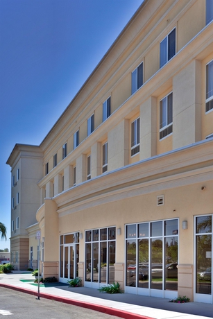 Imagen de los exteriores del Hotel Holiday Inn and Suites Bakersfield. Foto 7