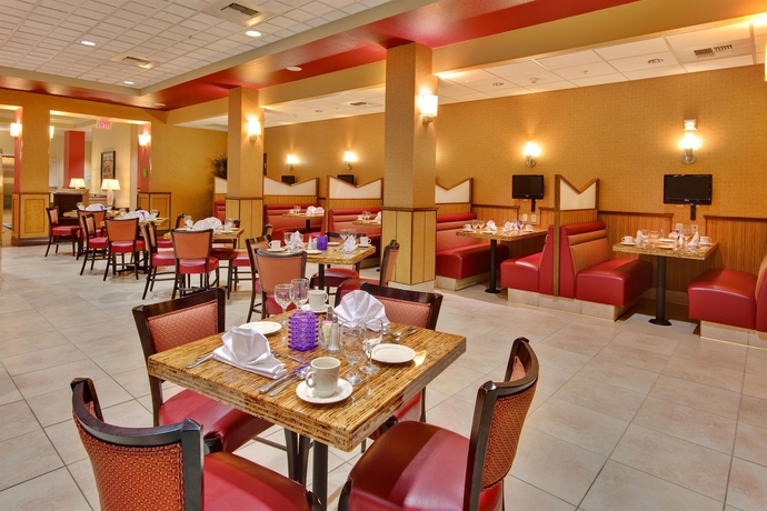 Imagen del bar/restaurante del Hotel Holiday Inn and Suites Bakersfield. Foto 3