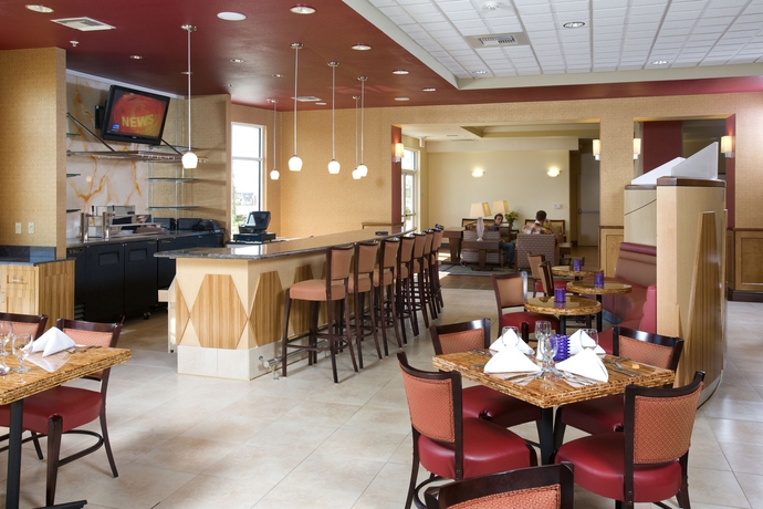 Imagen del bar/restaurante del Hotel Holiday Inn and Suites Bakersfield. Foto 4